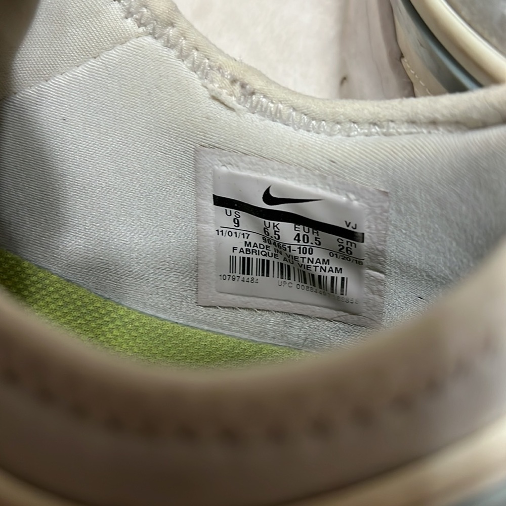 White Nike Tennis Shoes Size 9 - Picture 3 of 5